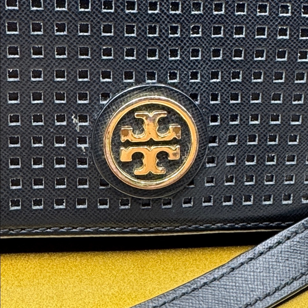 ❌SOLD❌Tory Burch Robinson Chain Small Crossbody Bag - Picture 2 of 11